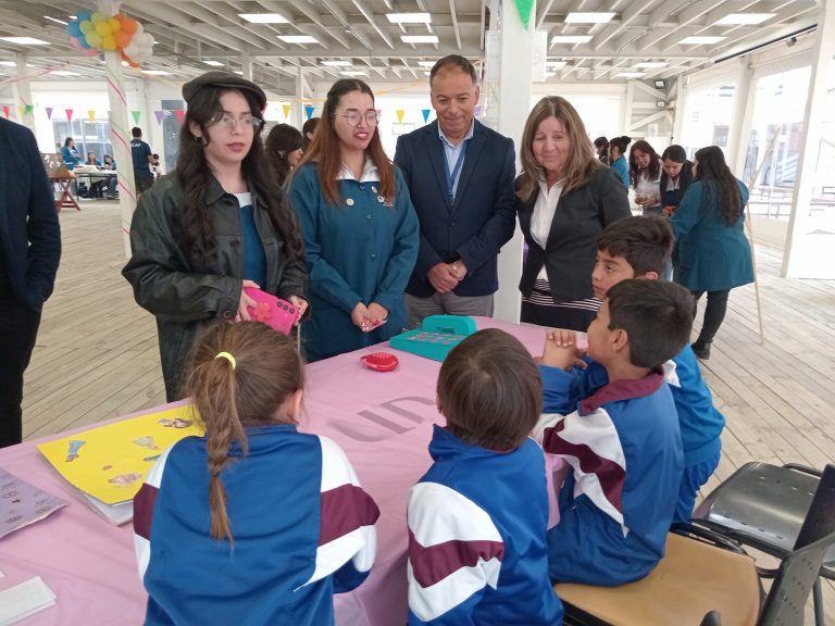 Pedagogía en Educación Diferencial organizó Feria de Prácticas Pedagógicas Interdisciplinaria promoviendo el juego como aprendizaje