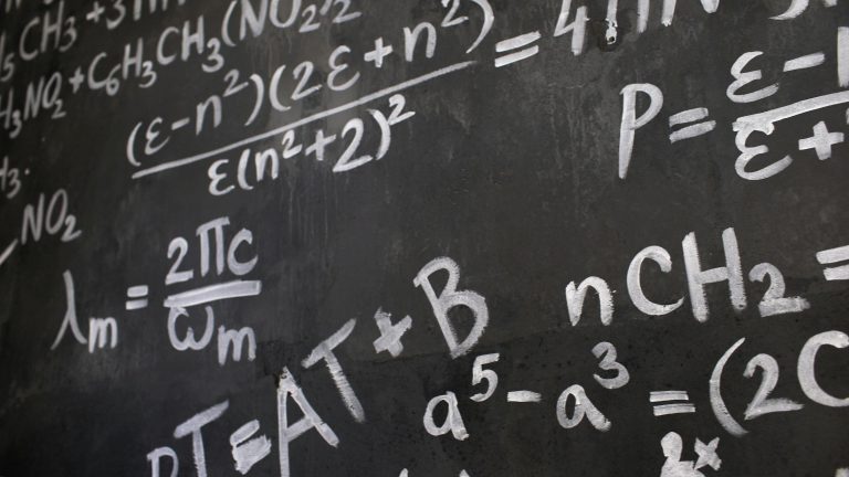 Coloquio de Educación Matemática del IMFE analiza resignificar la enseñanza matemática desde un enfoque social