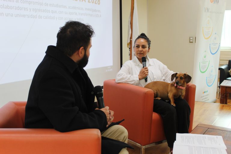 Charla “Las huellas de Lucy” reúne a estudiantes de Sede Viña del Mar en torno a la conexión humano-animal