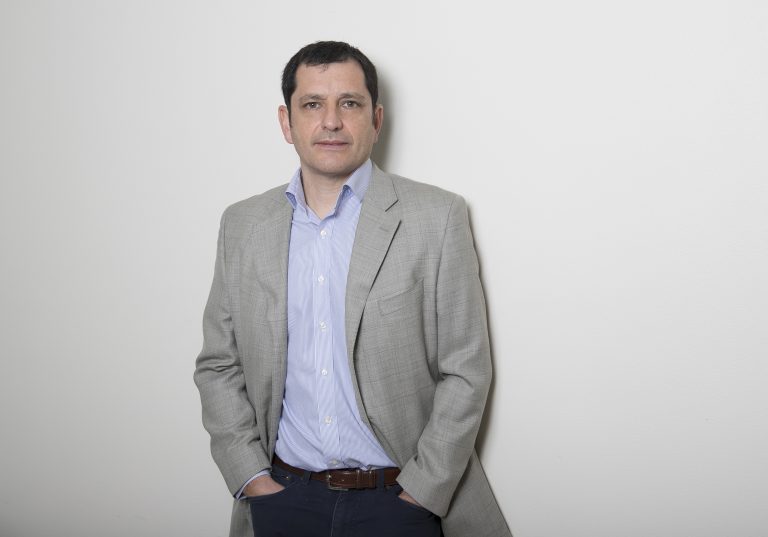 Vicerrector de Investigación y Postgrado comparte avances y proyecciones de UDLA en investigación para el desarrollo sostenible y la inclusión social en Chile