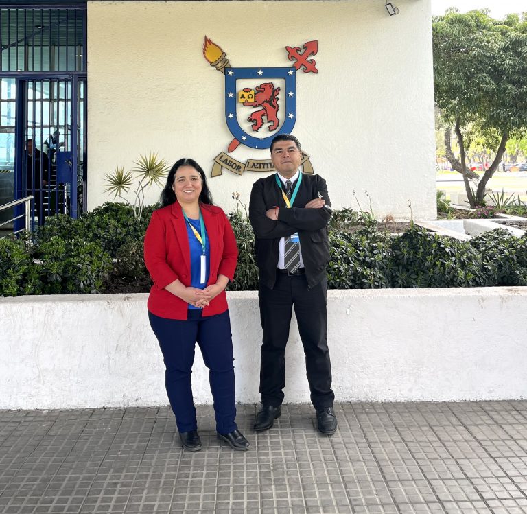 Académicos de la Facultad de Educación exponen sobre experiencia de Inteligencia Artificial en seminario de innovación