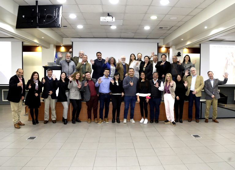 Académicos y empleadores se reúnen para fortalecer la formación profesional en la Facultad de Ingeniería y Negocios