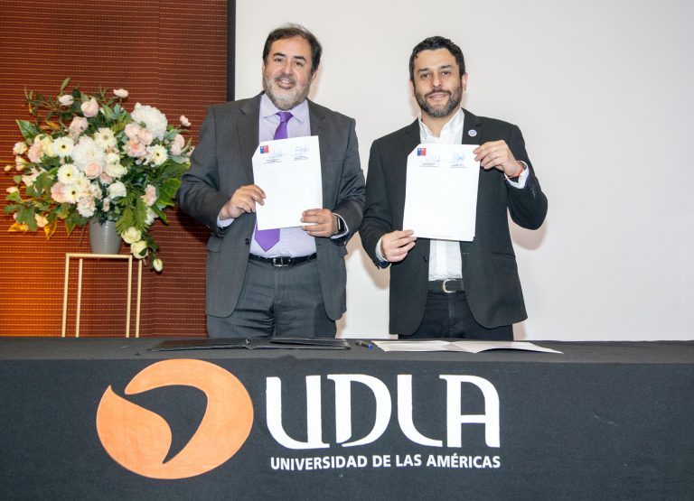 UDLA firma convenio con el Instituto Nacional de la Juventud