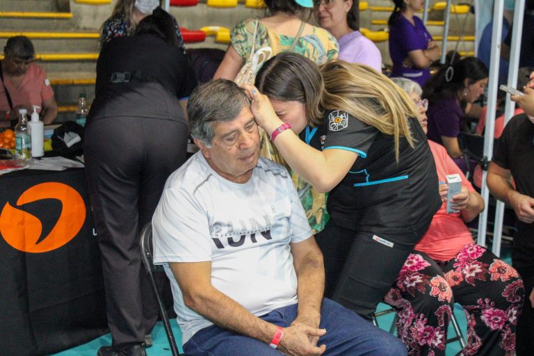 UDLA brinda atención a personas mayores en Peña Mayor de Peñalolén