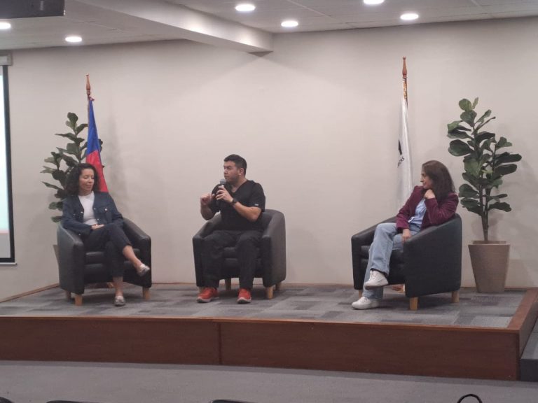 UDLA realiza seminario interdisciplinario sobre cuidados críticos en Campus La Florida