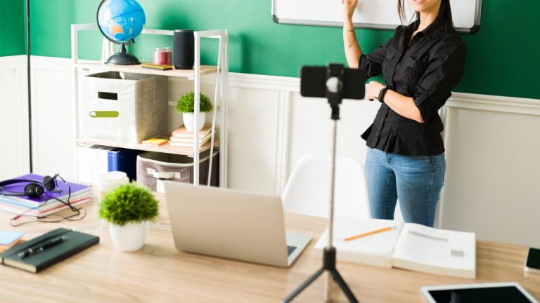 Potenciando la internacionalización: UDLA invita a académicos a seminario sobre metodología COIL