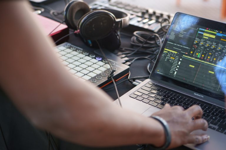 eCampus lanza su propia playlist colaborativa en Spotify para fomentar el bienestar estudiantil