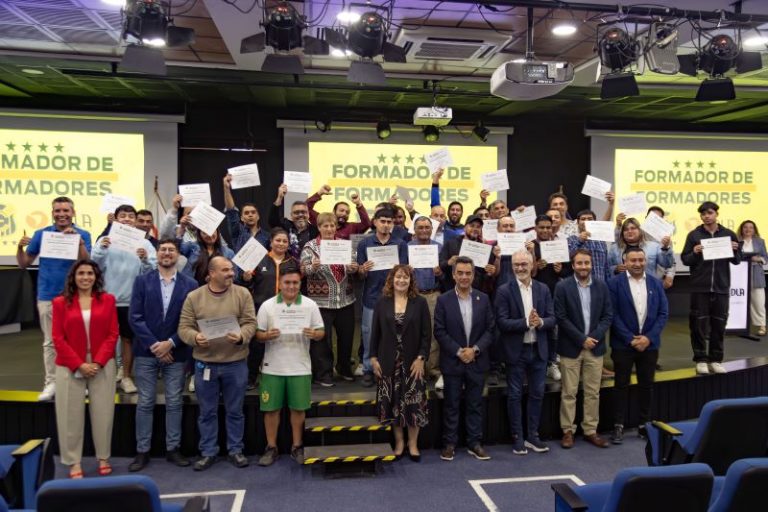 Everton y UDLA certifican a 50 técnicos de fútbol amateur a través del Programa Formador de Formadores