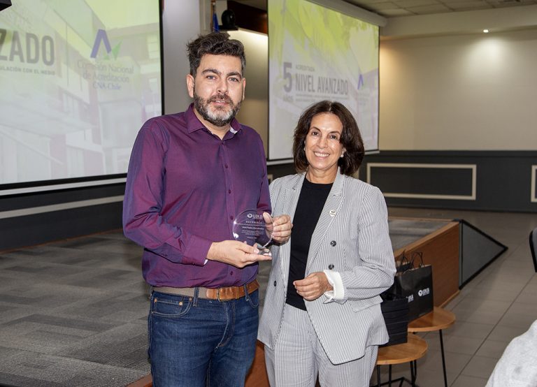 Rectora entrega reconocimiento a autoridades y académicos destacados  en campaña de vocerías 2024