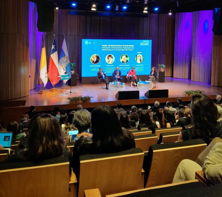 UDLA participa en Summit Internacional de Educación UC 2025 con Programa de Tutorías