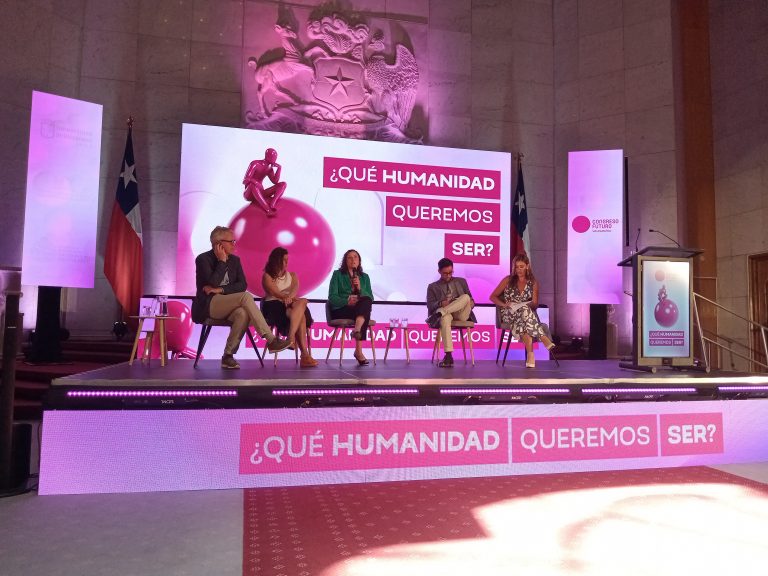 Académica investigadora de la carrera de Derecho integra panel sobre educación y transformaciones digitales en Congreso Futuro Valparaíso