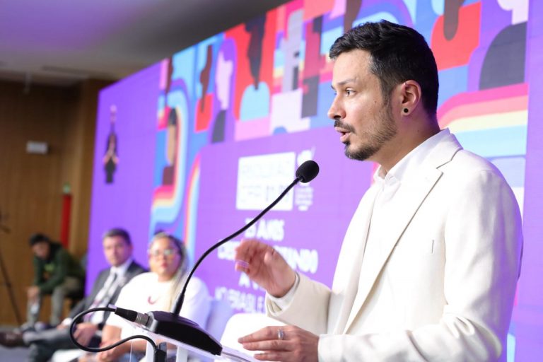 Académico Investigador de UDLA dicta conferencia magna inaugural en seminario de Brasil