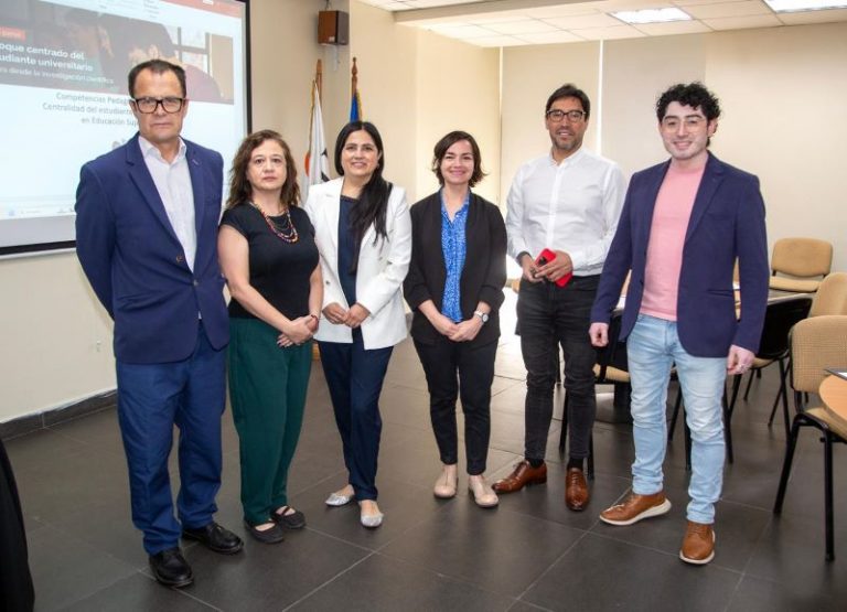 Académico investigador de UDLA lidera foro panel sobre el clima de enseñanza del estudiante universitario