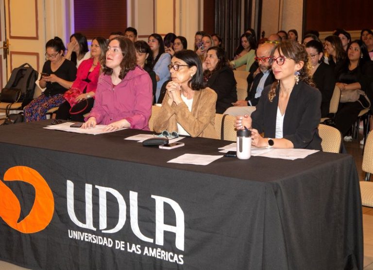 Escuela de Enfermería realiza Seminario de Investigación de estudiantes