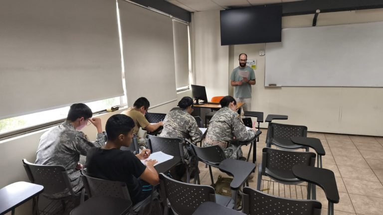 Clases de Aula Abierta: tres años fortaleciendo la preparación académica de estudiantes de enseñanza media