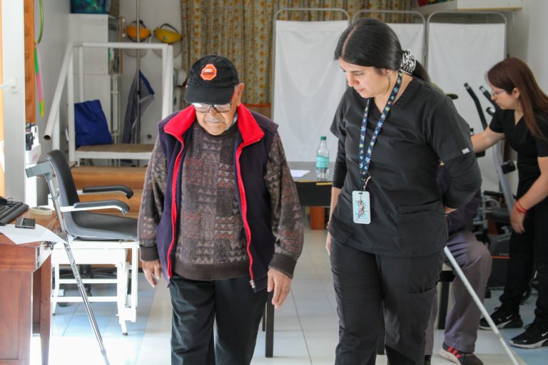 Estudiantes de Campus Maipú desarrollan operativo multidisciplinario en hogar de Fundación las Rosas