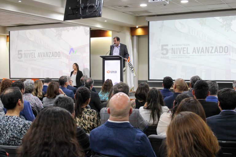 UDLA reconoce a los mejores académicos de Sede Santiago por su desempeño durante 2024