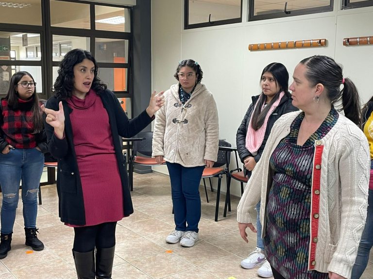 Estudiantes de Pedagogía en Educación Diferencial de Sede Santiago aprenden Lengua de Señas Chilena
