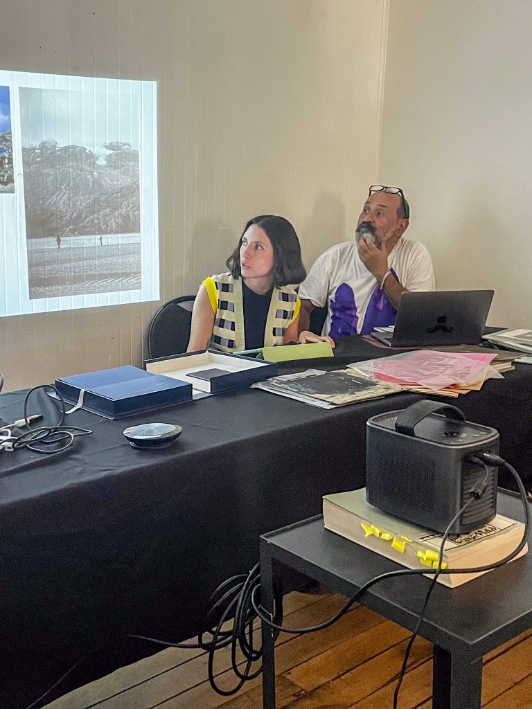 Coordinador de la carrera de Diseño y académica de la Escuela de Arquitectura participan de seminario en Valdivia