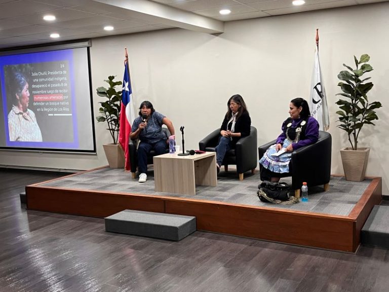Investigadora UDLA realiza conversatorio sobre mujeres mapuches y violencia de género