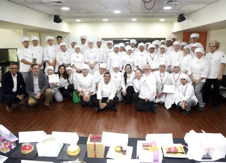 Escuela de Gastronomía UDLA fomenta el talento estudiantil con el Concurso de Postres de Vitrina