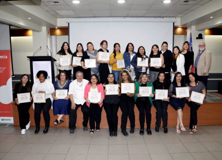 Facultad de Ingeniería y Negocios certifica a mujeres emprendedoras en la quinta versión de la Escuela de Gastronomía Social