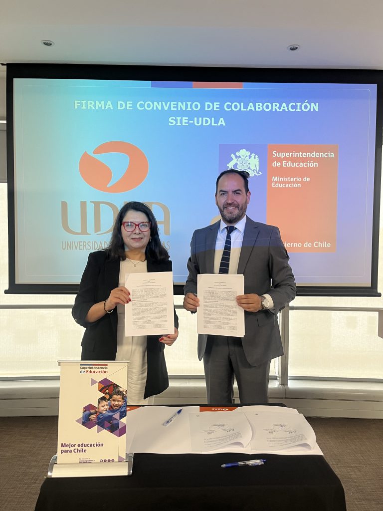UDLA y su Escuela de Auditoría firman convenio con la Superintendencia de Educación 