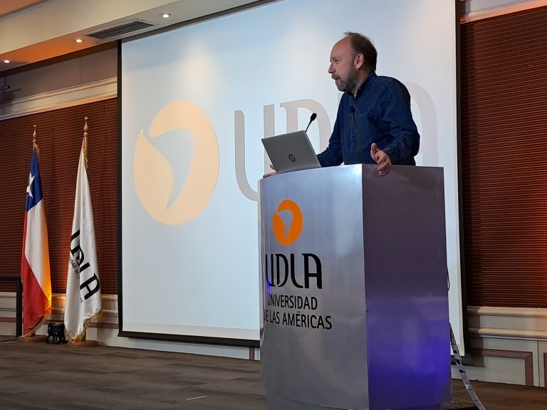 Facultad de Ingeniería y Negocios celebra los logros del Proyecto Nodo en su ceremonia de cierre