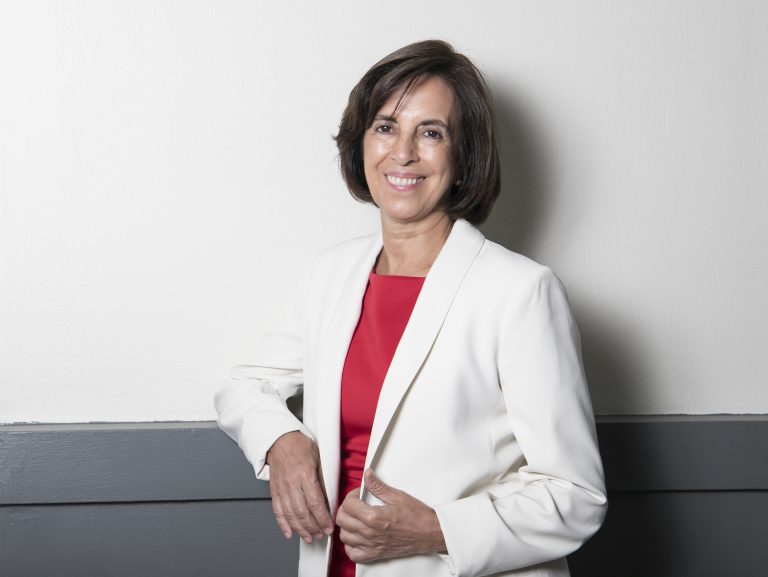 Rectora Pilar Romaguera entrega mensaje de bienvenida a estudiantes UDLA 2025