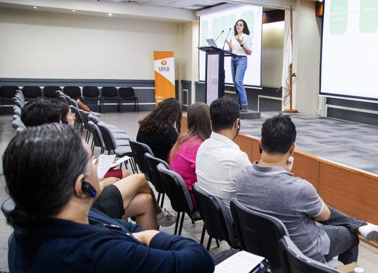 Egresados de Traducción e Interpretación en Inglés participan en la primera Mock Conference del año