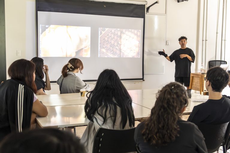 Creador de JOIA Magazine realiza charla para estudiantes de la carrera de Diseño