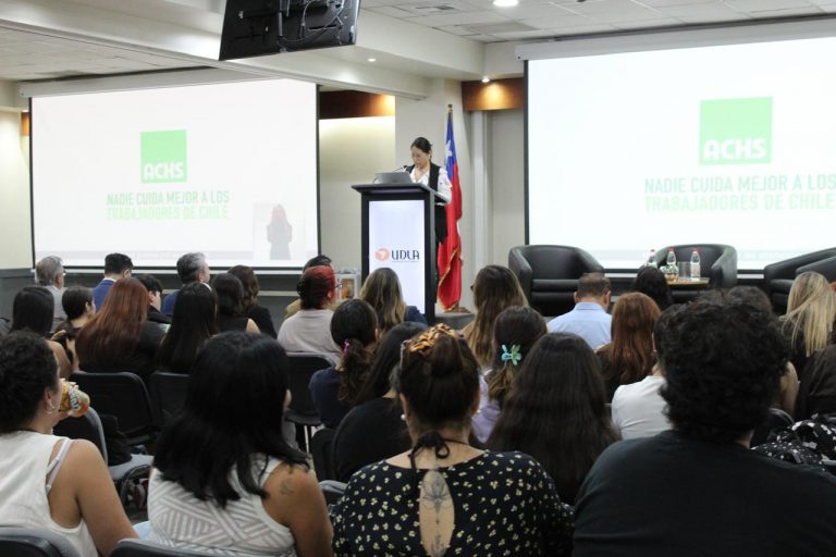 Encuentro interdisciplinario en UDLA aborda el abuso sexual desde la psicología y el derecho