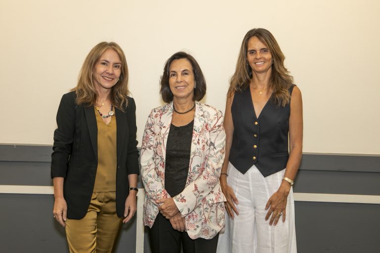 Conversatorio “Mujeres que inspiran: construyendo futuro para las  nuevas generaciones” inaugura Ciclo 8M de UDLA