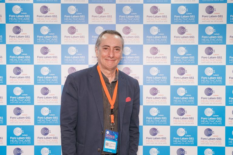 Decano Osvaldo Artaza expone en foro internacional de transformación digital, tendencias y desafíos de salud de Latinoamérica