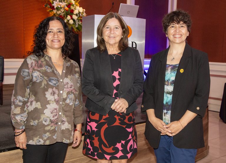 Mujeres líderes de la reactivación escolar abordan en UDLA la urgencia de erradicar sesgos en la educación