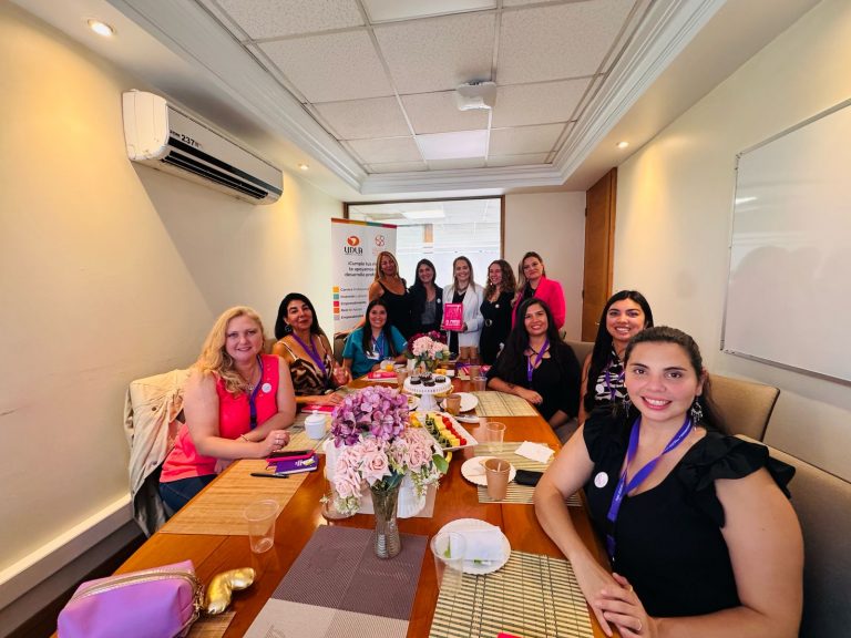 CDPE lanza Programa de Mentorías para Comunidad de Egresadas UDLA