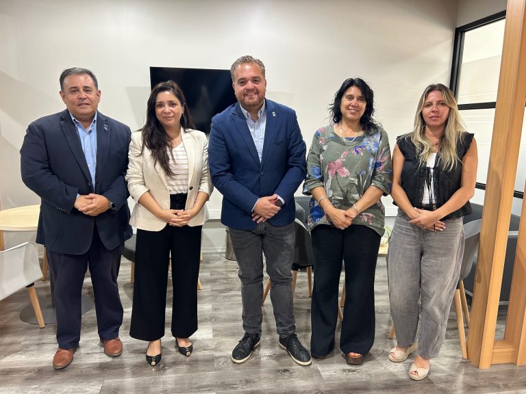 Vicerrectora de Sede Concepción se reúne con Gobernador del Biobío en Campus Chacabuco