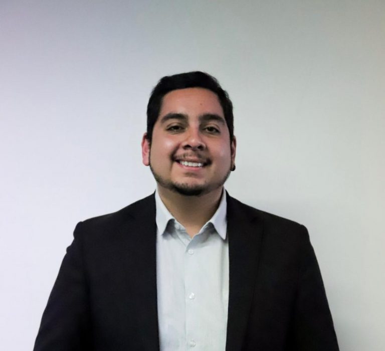 Pablo Abarza, egresado UDLA: «El periodismo es el mejor oficio del mundo y hay que estar preparado para todo»