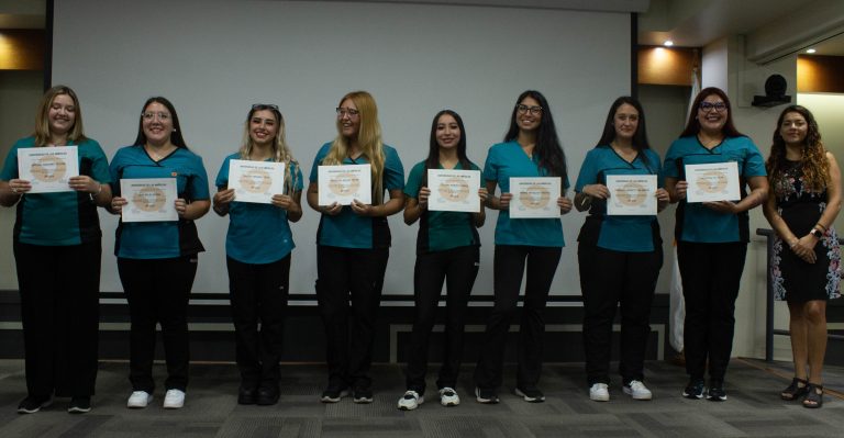 Estudiantes de Terapia Ocupacional de los campus de Santiago participan de ceremonia de inicio de sus prácticas profesionales