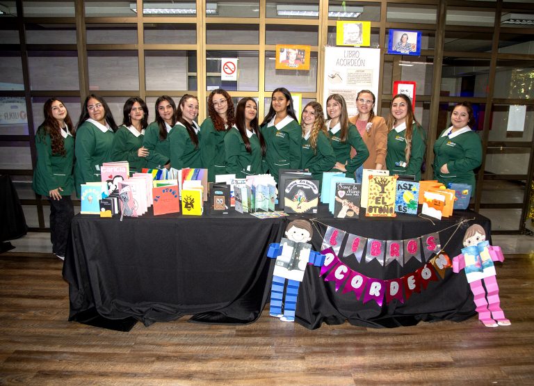 Pedagogía en Educación Básica celebra el Día del Libro con Feria Literaria 2025