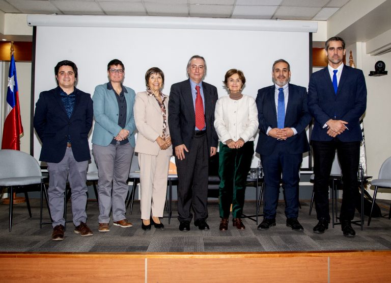 Autoridades y expertos en salud pública reflexionan en UDLA sobre atención primaria