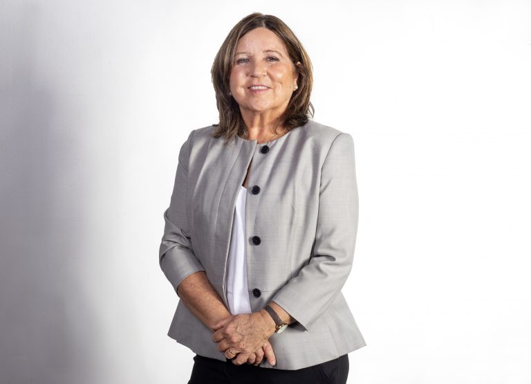 Decana de la Facultad de Educación de UDLA consolida su liderazgo en Consejo Local del SLEP Gabriela Mistral