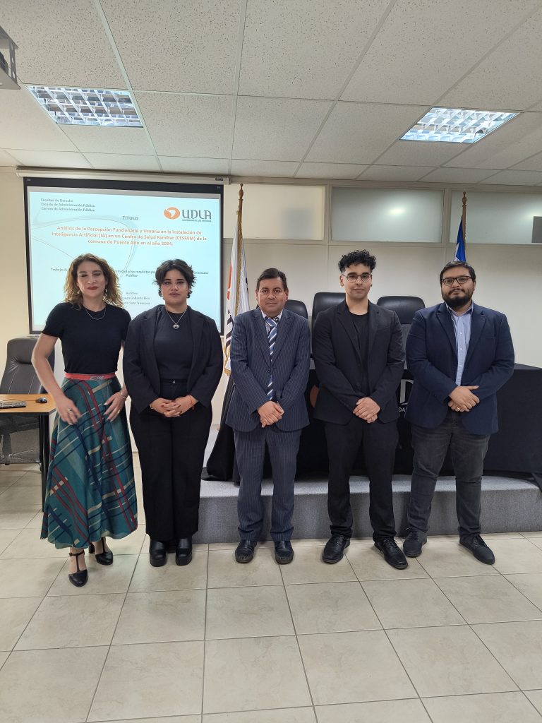 Primera generación de egresados de Administración Pública de UDLA defiende con éxito sus tesis