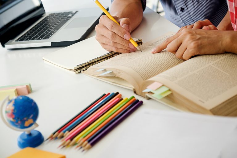 Taller del IMFE y GIE-STEM aborda la indagación dialógica como motor de investigación colaborativa