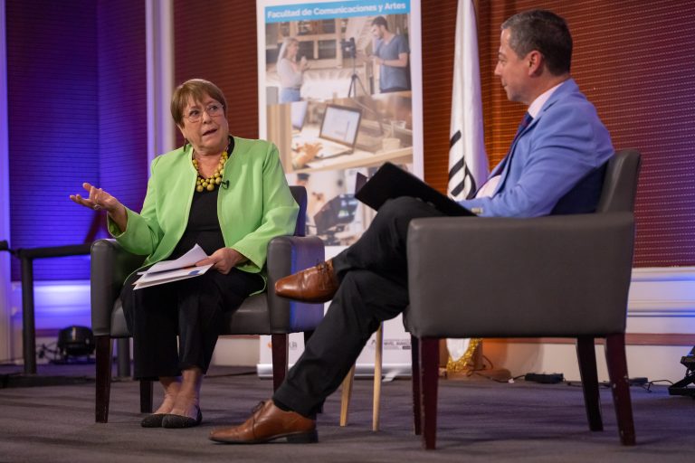 Michelle Bachelet en UDLA: “Quien asuma la conducción de Chile debe estar consciente del estado emocional de nuestro país”