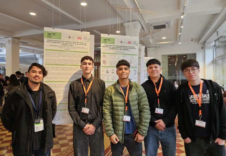 Estudiantes de Nutrición y Dietética presentan estudio en congreso internacional de alimentos
