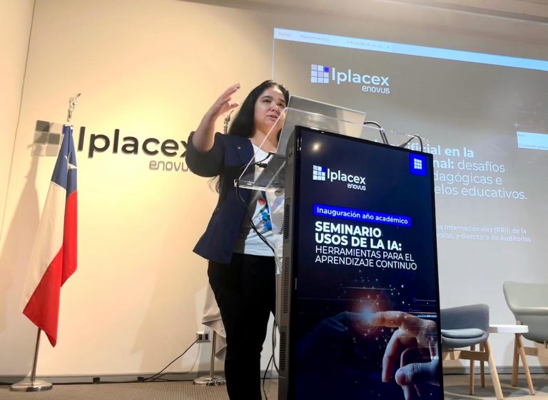 Académicos UDLA exponen en inauguración del año académico de IPLACEX en torno a inteligencia artificial