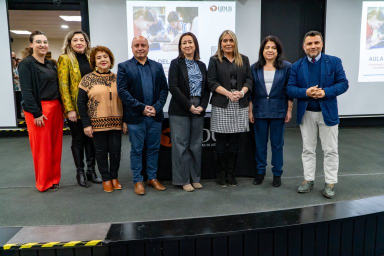 Docentes y asistentes de colegios de Quilpué se capacitan en estrategias inclusivas para abordar el autismo a través de proyecto Aula del Futuro de UDLA