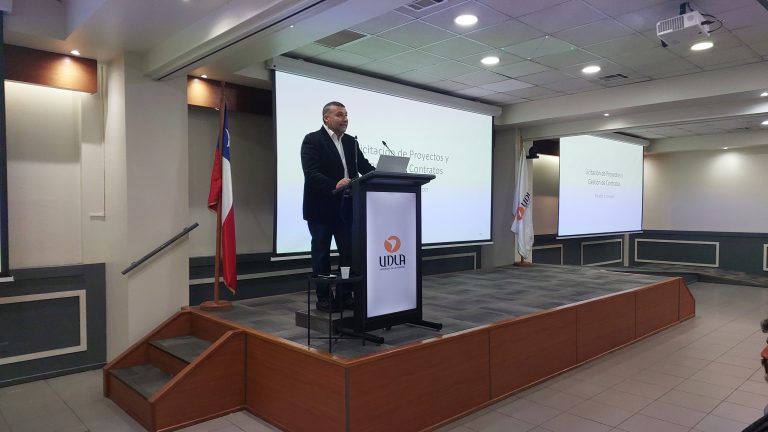 Académico de la Escuela de Construcción UDLA expone en charla internacional sobre gestión industrial.