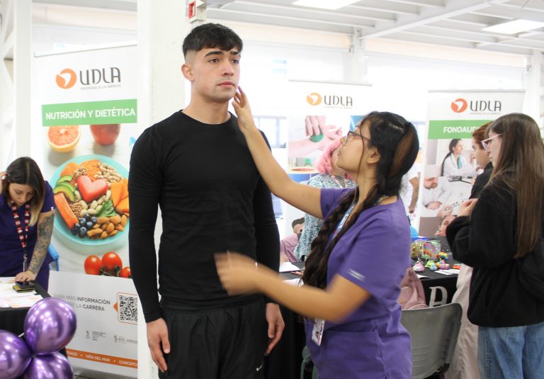 Feria de salud promueve el bienestar y la prevención en comunidad de Sede Viña del Mar